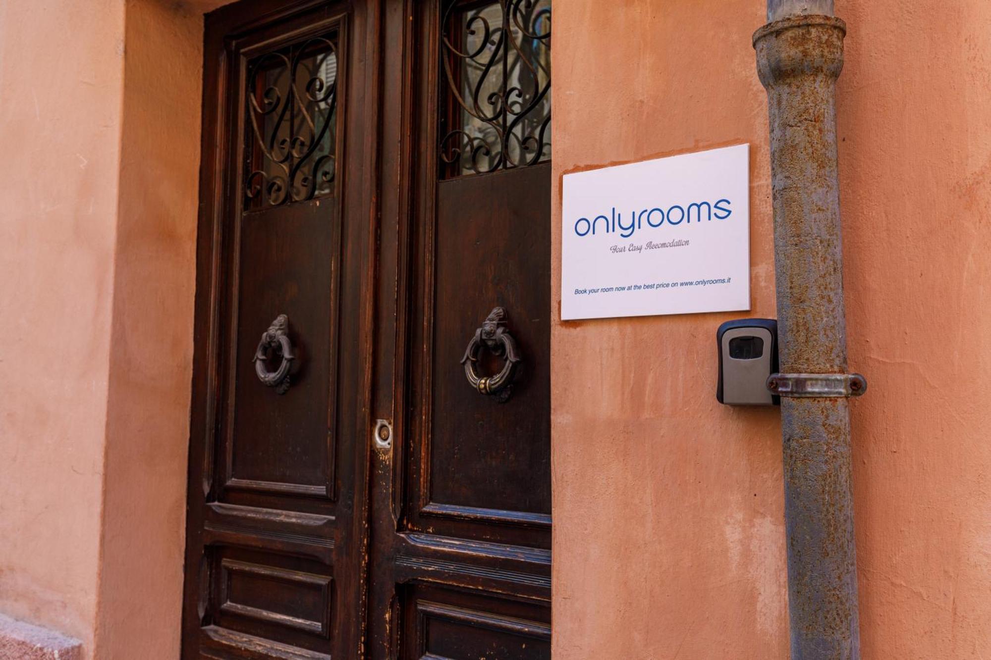 Onlyrooms II - Old Town & Typical Food Cagliari Esterno foto