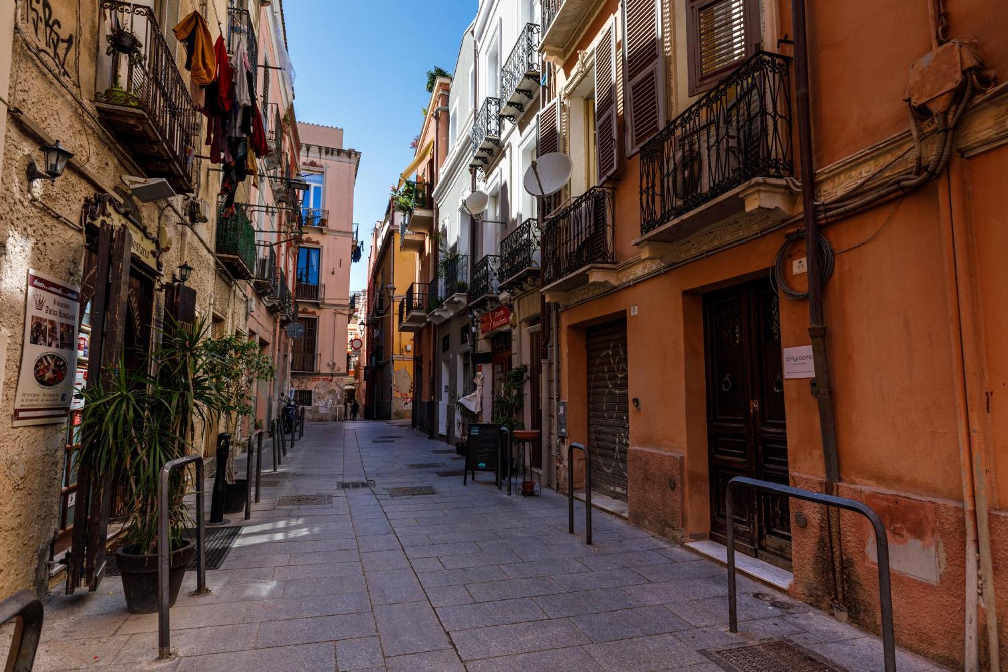 Onlyrooms II - Old Town & Typical Food Cagliari Esterno foto