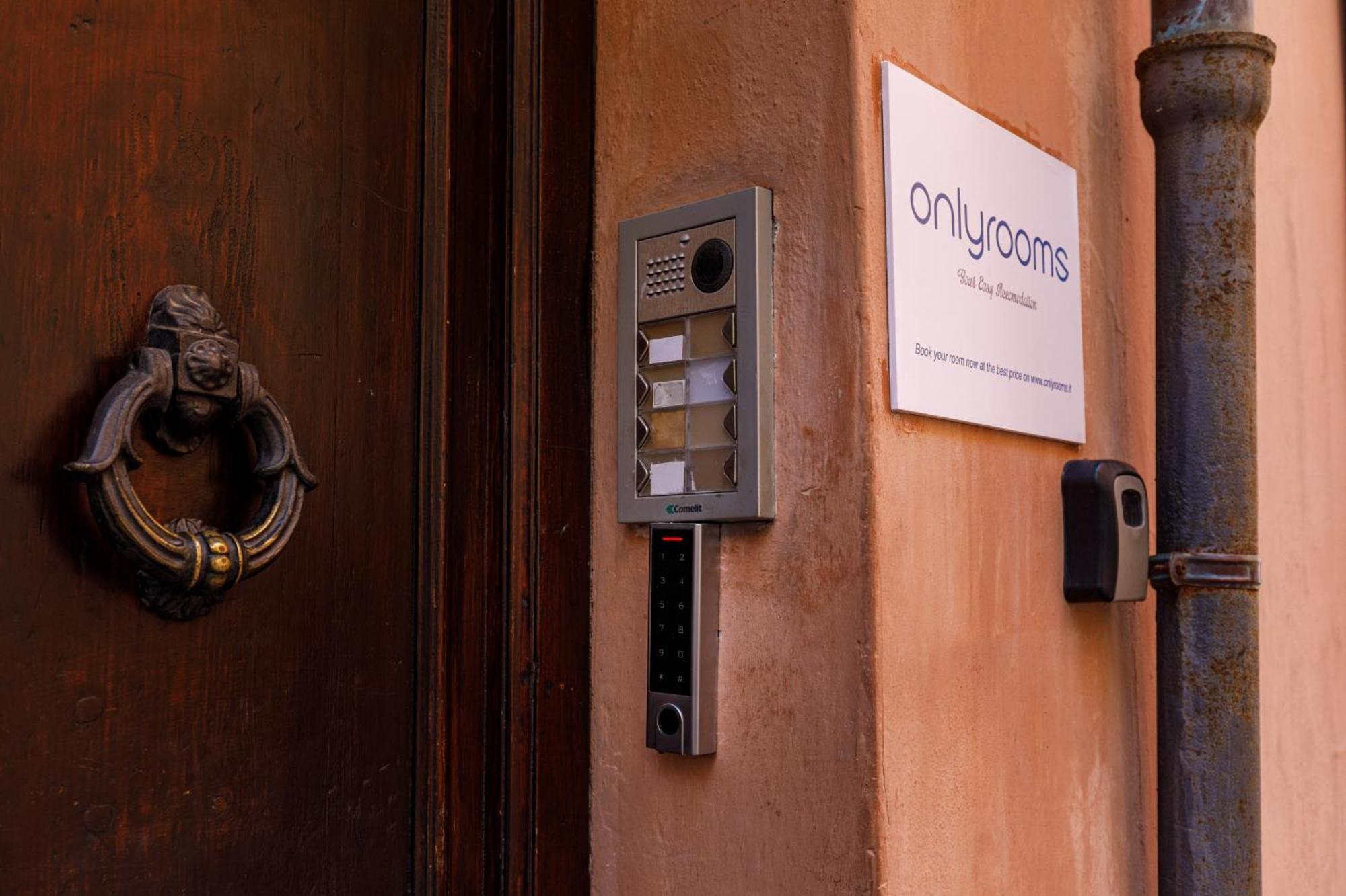 Onlyrooms II - Old Town & Typical Food Cagliari Esterno foto