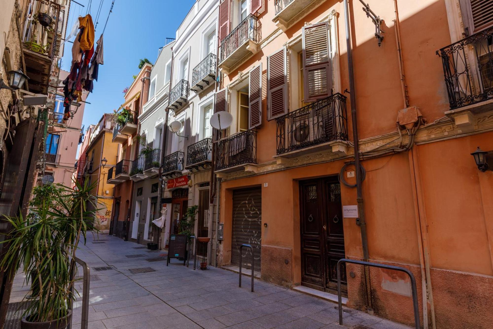 Onlyrooms II - Old Town & Typical Food Cagliari Esterno foto