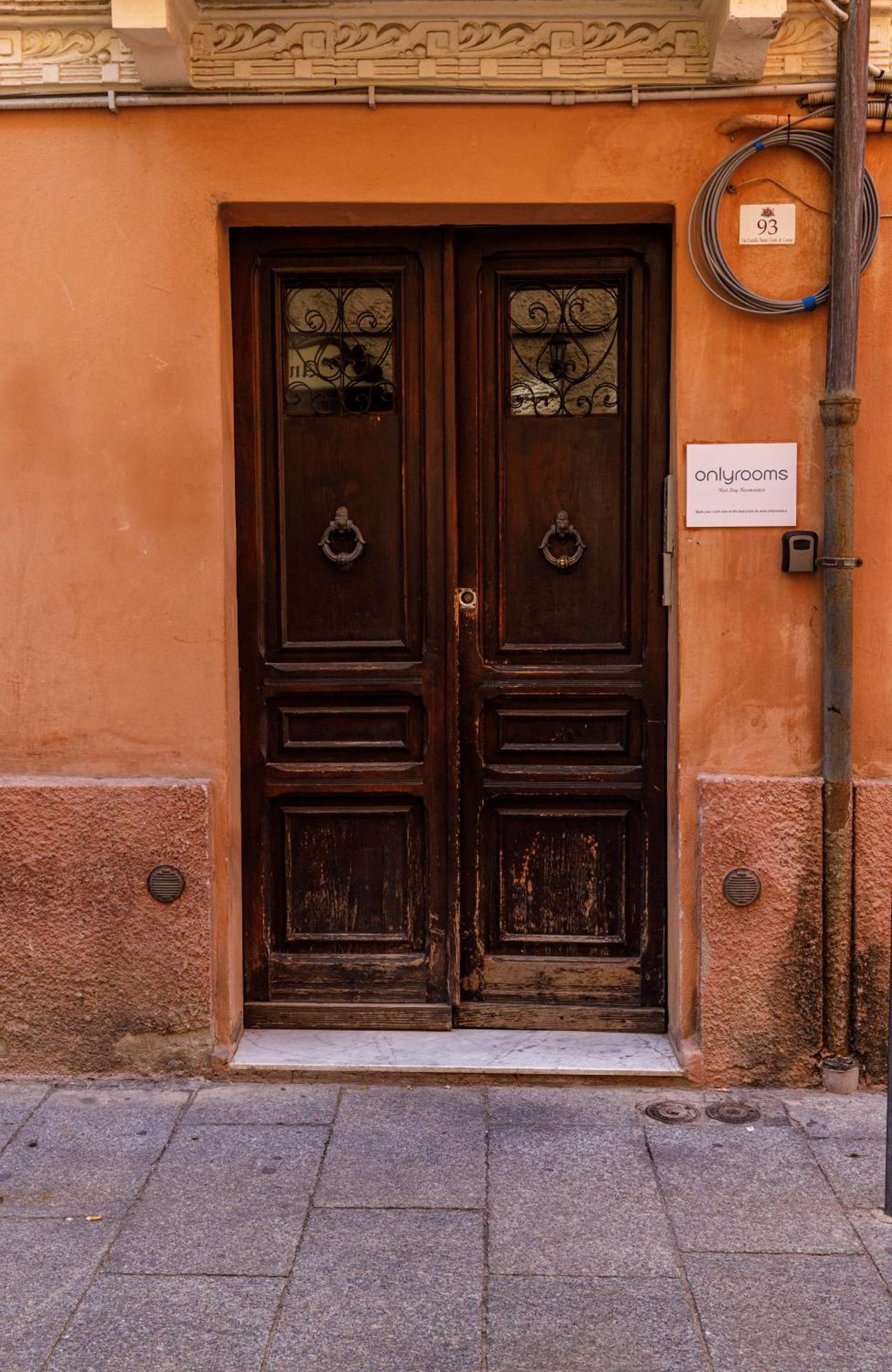 Onlyrooms II - Old Town & Typical Food Cagliari Esterno foto